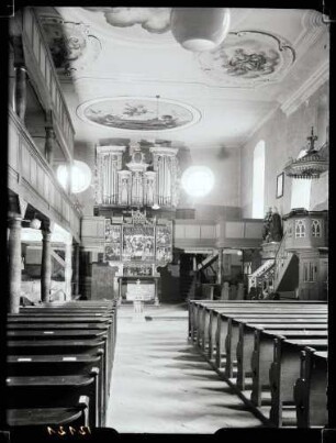 evangelische Pfarrkirche; innen nach Osten mit Orgel