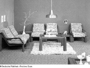 Fünf Sessel, Couchtisch und Beistelltische (1981; Petrolchemisches Kombinat Schwedt)