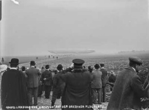 Dresden. Landung des Zeppelins LZ 17 "Sachsen" auf dem Dresdner Flugplatz Kaditz
