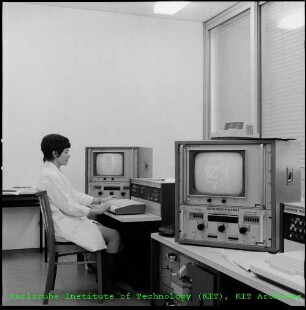 Arbeitsplatz in der Datenverarbeitungszentrale (DVZ)