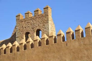 Festungsmauer an der Kasbah : Blick auf die historische Festungsmauer, die die Kasbah von Rabat umgibt, aufgenommen am 06.11.2008