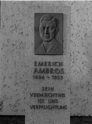 Dresden-Friedrichstadt, Emerich-Ambros-Ufer 50. Reichsbahnausbesserungswerk Friedrichstadt. Gedenkstein für Emerich Ambros (1950/1990; Granit, Bronze)