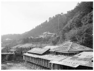 Kobe?, Japan. Stadtteilansicht an einem Berghang