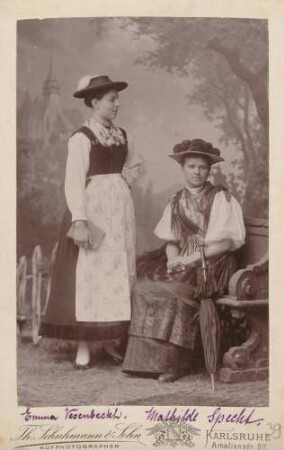 Emma Vesenbeckh und Mathilde Specht in badischer Tracht