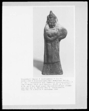 Priesterin mit Tamburin