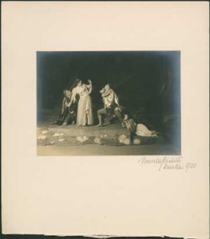 "Ein Sommernachtstraum" von William Shakespeare. Szene mit Felix Steinböck als Demetrius, Antonia Dietrich als Helena, Adolf Wohlbrück als Lysander und Lotte Gruner als Hermia. 3. Akt, 2. Szene. Dresden: Schauspielhaus, 12.06.1930