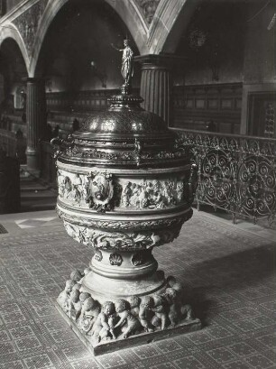 Pirna, Taufbecken der Stadtkirche St. Marien : Pirna. Stadtkirche Stankt Marien. Walter II, Hans. Taufe. Sandstein