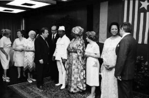 Freiburg: Hotel Stadt Freiburg; Verabschiedung des Staatspräsidenten von Liberia Dr. William Tolbert; Begrüßung