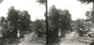 Seifhennersdorf. Oberdorf mit dem Wohnhaus auf dem Wilhelmsweg 22 (rechts). Blick von der Rumburger Strasse oberhalb der Conradbrücke über die Mandau