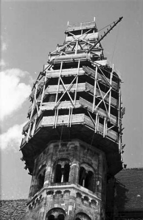 Freiburg: Hahnenturm des Münsters, im Gerüst