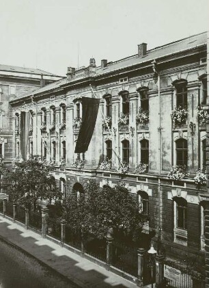 Dresden-Friedrichstadt, Berufliches Schulzentrum für Gastgewerbe Dresden "Ernst Lößnitzer". 1881 erbaut als XVII. Bezirksschule, später 17. Oberschule "Christian Beham". Straßenansicht