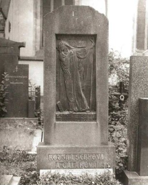 Grabmal der Familien Šebek und Galár : Bílek, František: Grabmal der Familien Šebek und Galár. Sandstein. Prag-Vyšehrad, Friedhof Vyšehrad