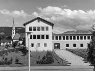 Sonthofen im bayr. Allgäu, Mittelschule und evang. Pfarrkirche