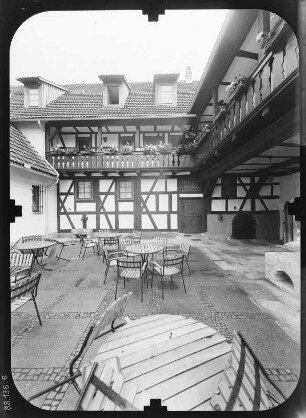 Suhl, An der Hasel 1. Gasthaus "Goldener Hirsch". Hofansicht