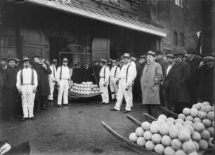 Alkmaar, Käsemarkt : Niederlande. Alkmaar. Käsemarkt vor der Alten Stadtwaage