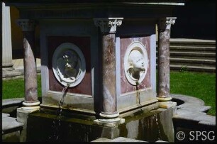 Potsdam, Park Sanssouci, Marlygarten, Friedenskirche, Brunnen im Atrium.
