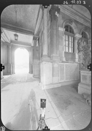 Dresden-Altstadt. Zwinger (1709-1728, M. D. Pöppelmann). Glockenspielpavillon. Innenansicht