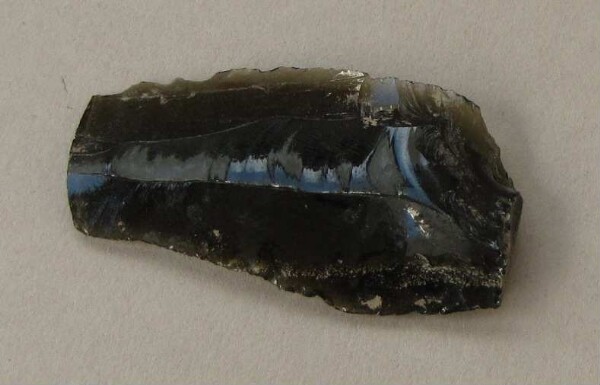 Couteau en obsidienne (fragment)