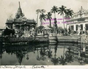 Kalkutta, Indien. Jaintempel. Blick über das Wasserbecken
