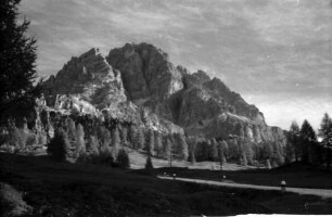 3 Croce Pass [Passo Tre Croci]: Straße mit Monte Cristallo
