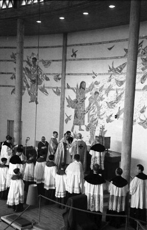 Freiburg: Konsekration der Klinikkirche, Zeremonie vor dem Publikum