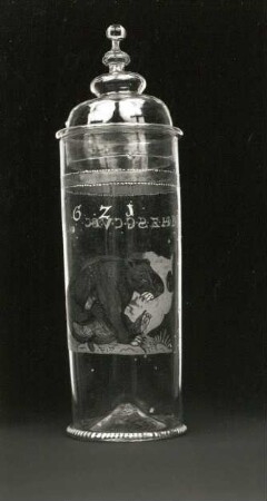Deckelhumpen mit Darstellung eines Bären. Sachsen, 1621. Glas, Emailmalerei, z. T. vergoldet. Dresden: Kunstgewerbemuseum (Haase, 1988, Kat. Nr. 18)
