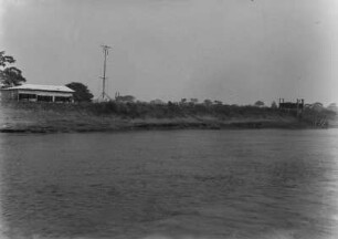Der Rio Parana : Unterwegs auf dem Rio Parana. Am Ufer eine Hütte.