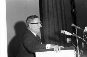 13. Tagung 1963 Medizin; Eröffnung Lindau 1.7.63: M. Fellner am Rednerpult