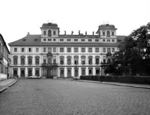 Palais Toskana & Palais Thun-Hohenstein & Haus Nr. 182