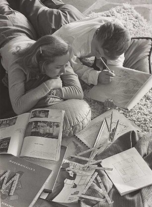 Modeaufnahme, Modelle Peter Larkin und Eunice Sherman, Innentitel (Living)