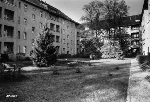 Innenhof und Vorgarten am Zeppelinplatz 1-6A; Berlin, Mitte