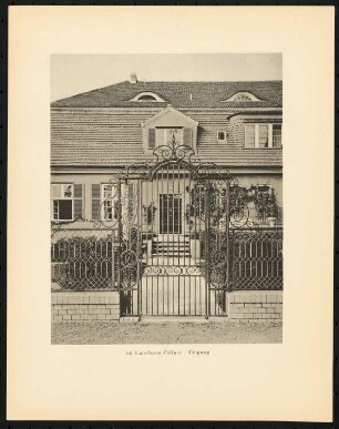 Landhaus Karl Zöllner, Berlin-Schmargendorf: Straßenansicht, Eingangstür und Gartentor (aus: Alfred Breslauer, Ausgeführte Bauten 1897-1927)