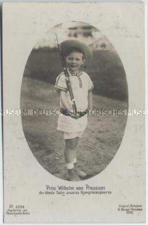 Prinz Wilhelm von Preußen mit Spielzeuggewehr
