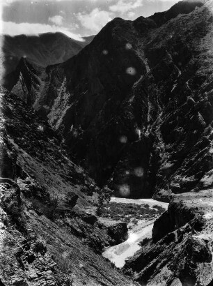 Im La Paz Tal : Blick in ein Bergtal mit Fluss