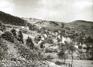 Obergraupen (Horní Krupka). Blick von Lührigs Halden (von Südwesten) zum Kamm