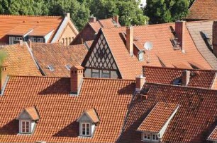Quedlinburg - Ziegeldächer : Blick vom Schlossgarten auf Ziegeldächer. Aufgenommen am 20. Juli 2012 in Quedlinburg