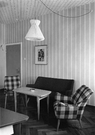 Chefbüro (vielleicht in den Glockwerken Herzogenaurach). Sitzgruppe