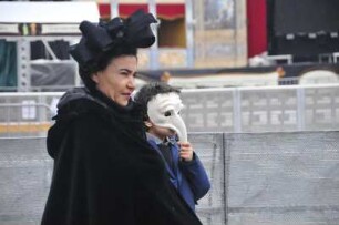 Karneval in Venedig : Aufgenommen am Rosenmontag, dem 20. Februar 2012 auf dem Markusplatz in Venedig