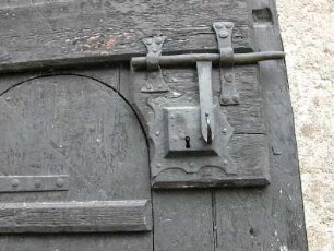 Salzburg - Tor in der Festung : Tor mit Riegel. Aufgenommen in der Festung von Salzburg, 2004