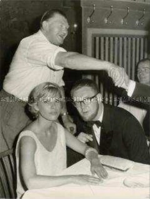 Schauspielerin Bibi Andersson und Regisseur Vilgot Sjöman auf der Berlinale 1963