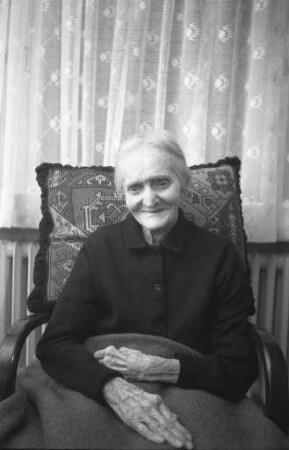 100. Geburtstag von Therese Artner, der ältesten Einwohnerin Karlsruhes.