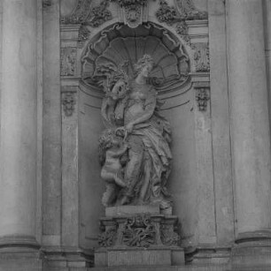 Ceres : Dresden. Zwinger, Kronentor. Ceres (um 1714/1715; B. Permoser)