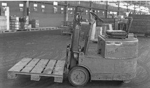 Heilbronn Güterabfertigung Güterwagen Ladegut Stapler Palette