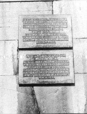 Gedenktafeln für Ernst Thälmann und Wilhelm Pieck am Alten Rathaus in Plauen