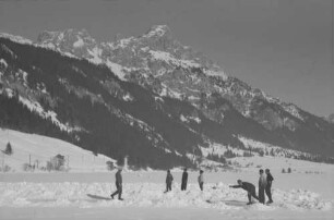 Haldensee: Haldensee mit Tannheimer Gruppe, mit Eisschiessen [Eisstockschießen]