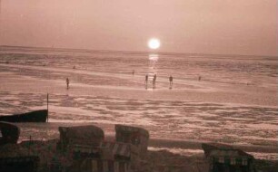 Döse: Sonnenuntergang über dem Watt