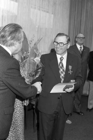 Verleihung des Bundesverdienstkreuzes an den Ortsvorsteher von Neureut Hermann Meinzer
