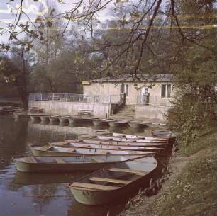 Dresden. Bootsanlegestelle und - verleih am Carolasee im Großen Garten