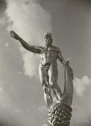 Genius der Stadt : Genius der Stadt (Goldener Rathausmann), Bronze, vergoldet; Höhe 5,35 m. 1908. Dresden-Altstadt, Neues Rathaus