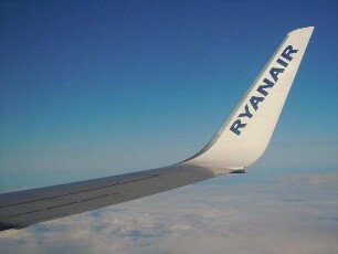 Tragfläche einer Boeing 737 : Blick auf die Tragfläche einer Boeing 737 der irischen Fluggesellschaft Ryanair. Aufgenommen am 4. August 2011